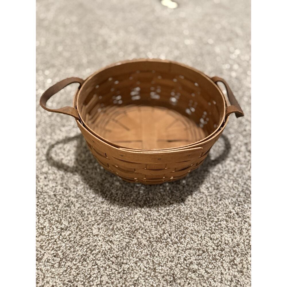 10" Round Longaberger Darning Basket With Leather Handles - 1989 - Picture 2 of 7